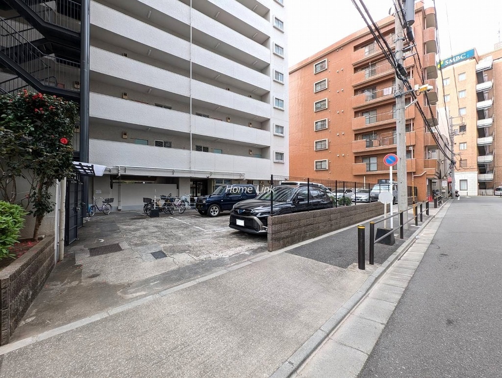 高島平グロリアハイツ　駐車場出入口